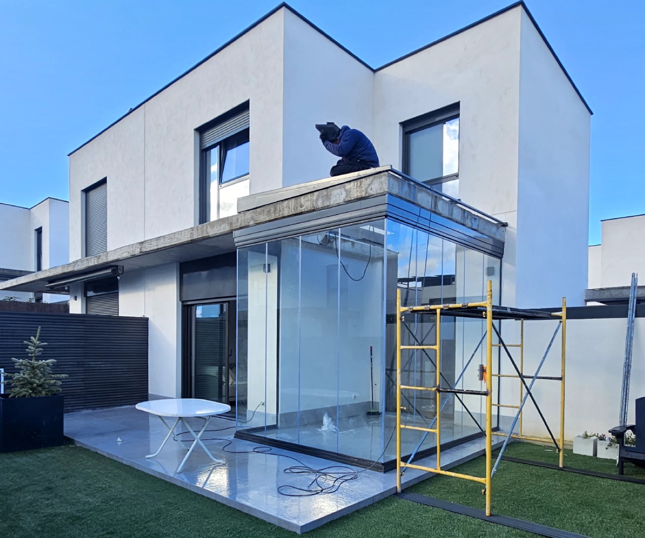 Cerramiento de cristal en vivienda unifamiliar