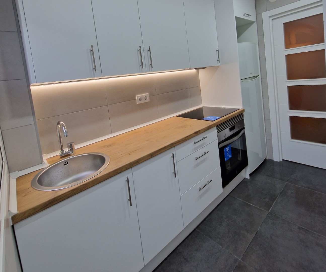 Cocina con encimera de madera