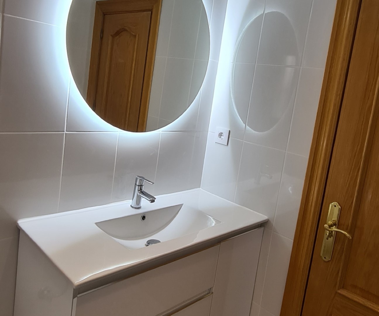 Lavabo con espejo LED